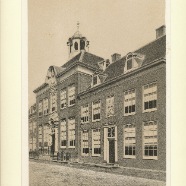 Haarlem Hofje van Staats litho Emrik&Binger 1885 € 20.-